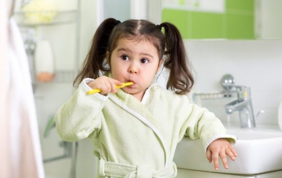 Αποτελεσματικοί τρόποι να ενθαρρύνουμε τα παιδιά να βουρτσίσουν τα δόντια τους!